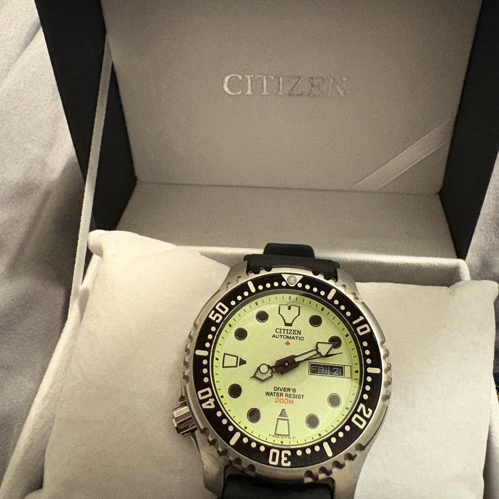 Citizen Men's Black and Silver Diver's Watch